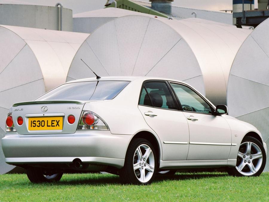  Lexus IS300 2001 года  (UK) (фото 4 из 7)